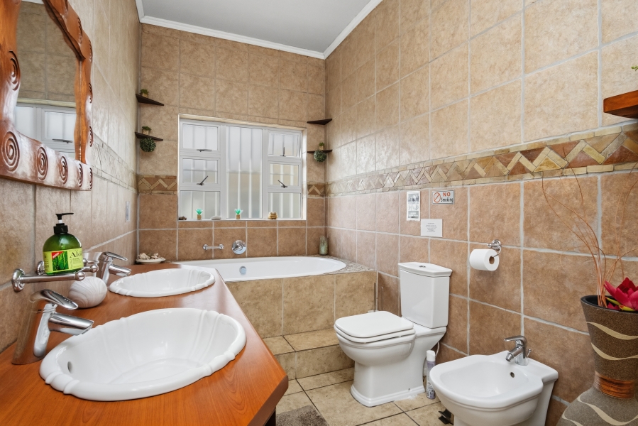 5 Bedroom Property for Sale in Wynberg Western Cape